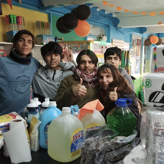 Voluntarios participando en programas de reciclaje